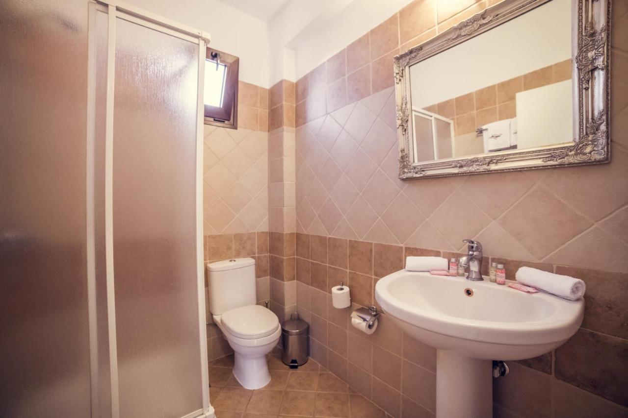 Paroraia Hotel Ángisztro Kültér fotó