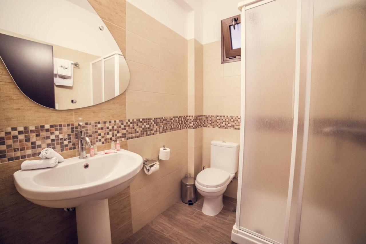 Paroraia Hotel Ángisztro Kültér fotó
