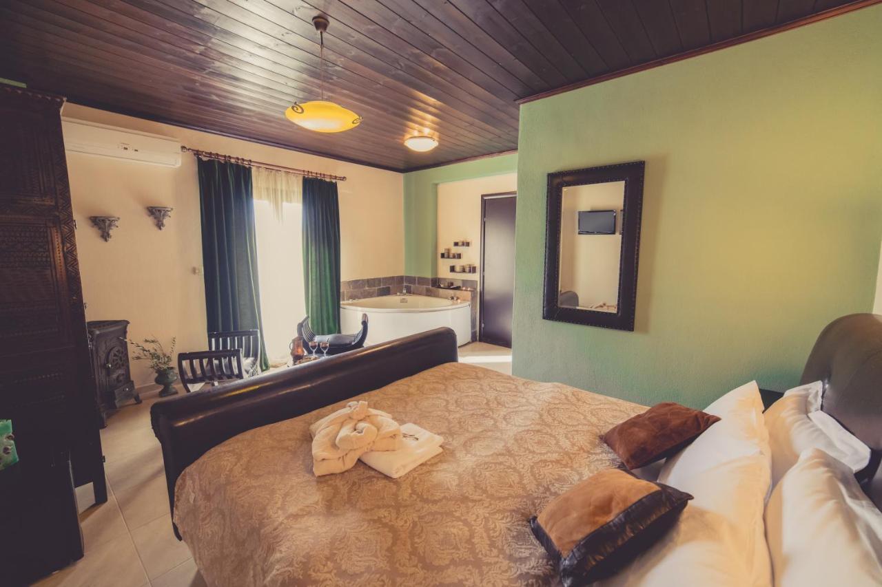 Paroraia Hotel Ángisztro Kültér fotó