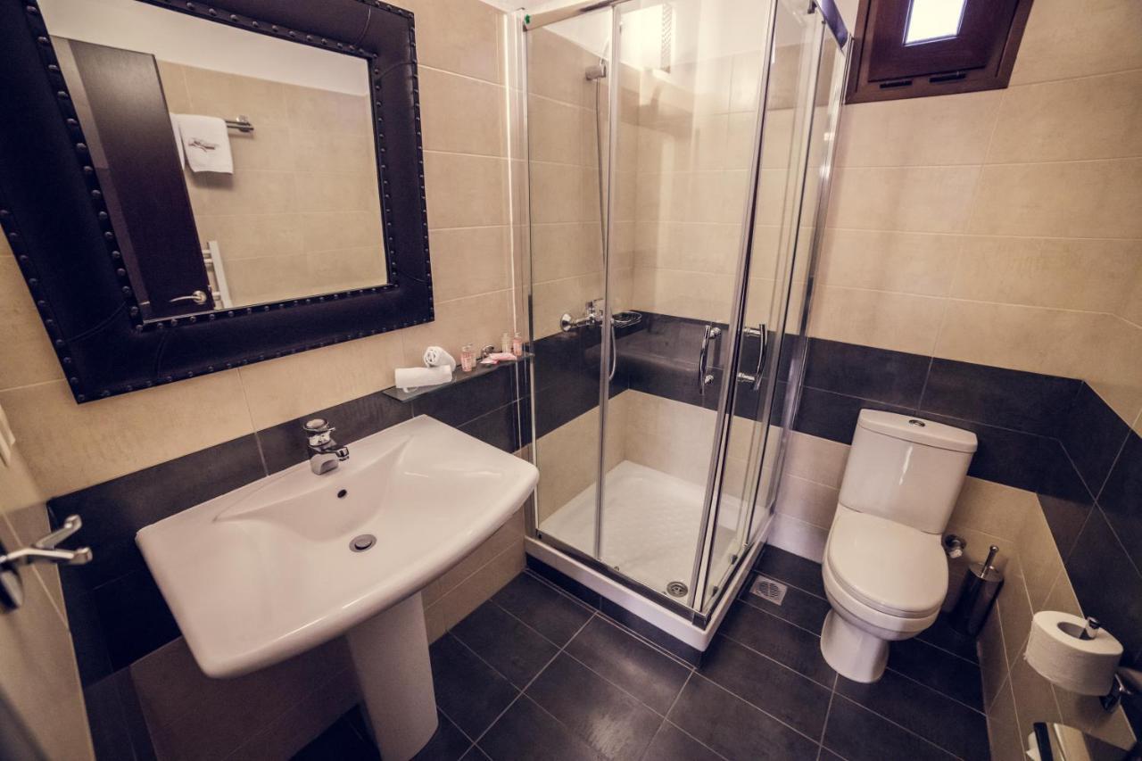 Paroraia Hotel Ángisztro Kültér fotó